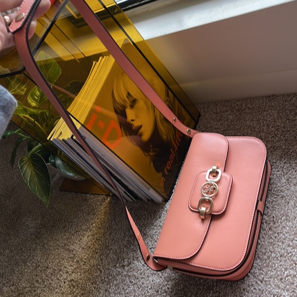 Guess ToteBag - Picture 5 of 9